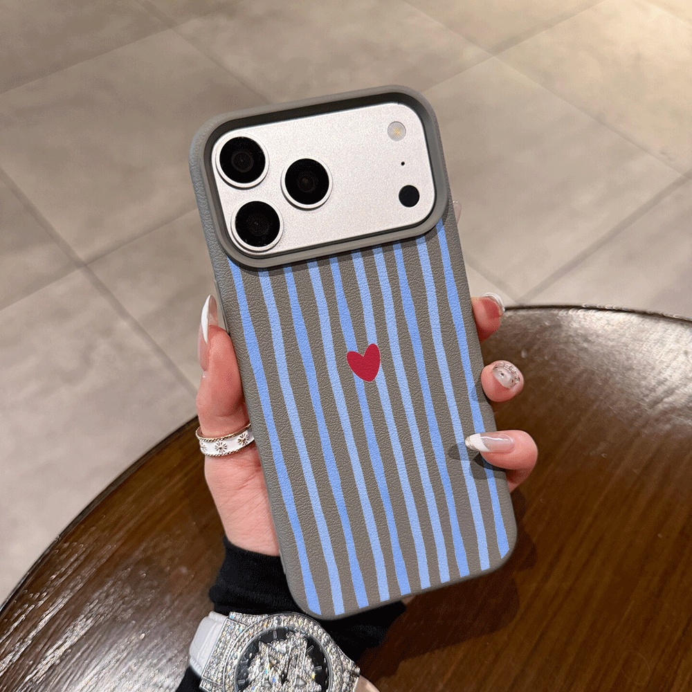 Vertical Stripes Hearts Phone  - огляд і ціна Apple Iphone 16